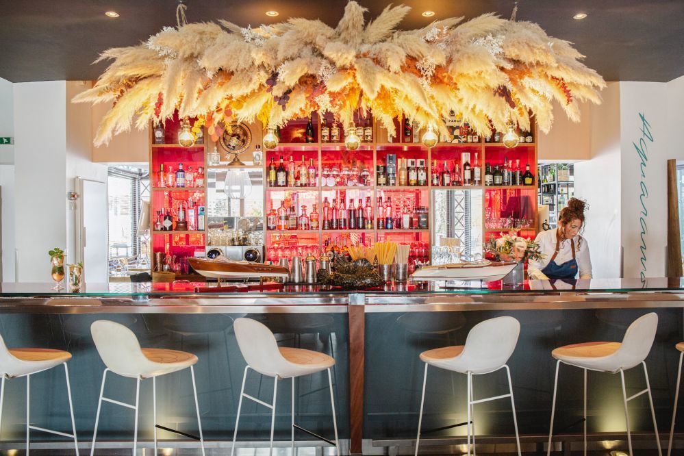 bar
